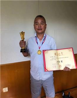 王立岩（国家一级书法师）